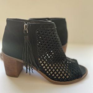 VINCE CAMUTO perforated, peep toe, black bootie